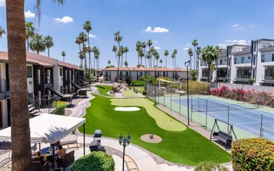 1 bedroom apartment with hot tub!