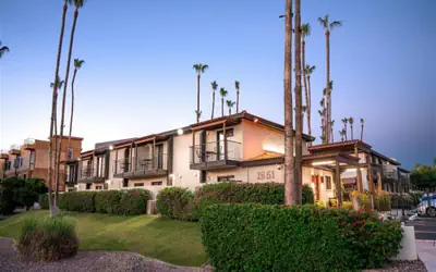 1 bedroom apartment with hot tub!