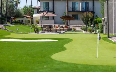 1 bedroom apartment with hot tub!