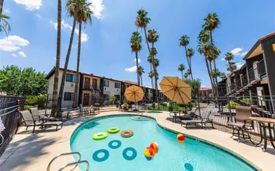 1 bedroom apartment with hot tub!