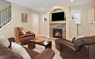 Ellie 30 Days minimum