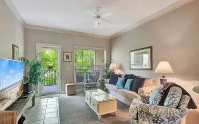 Shorenugh - Bright Villa with Rooftop Pool Next to Coligny Plaza