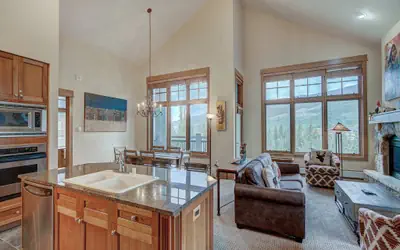 Luxurious 3 BR in River Run Village Featuring Ski in, ski out