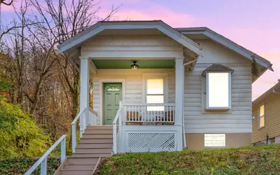 Cozy Cottage in the Heart of Hyde Park