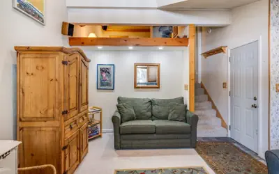 Sunny Studio Ski Loft - Creekside #103