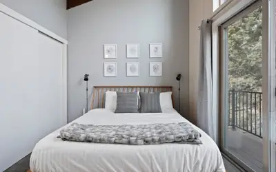 Pet-Friendly Pine Knoll Private Home with Hot Tub and Fire Pit