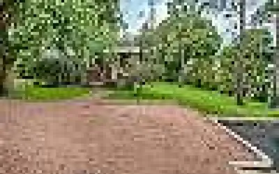 Annettes Cottage A and Waldrip Cottage