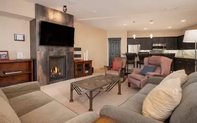 Ski Condo with Private Garage and Washer Dryer - Parry Peak Loft Premium-Rated 105