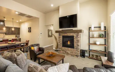 9th Hole Clubhouse Stroll