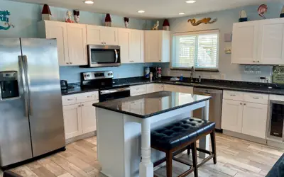 Beachgate Condo Suites and Hotel 211