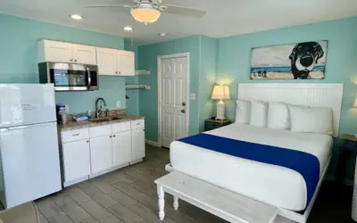Beachgate Condo Suites and Hotel 222+223