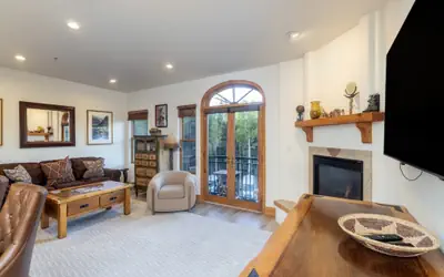 Bear Creek Lodge 211