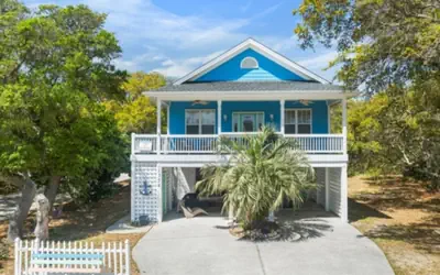 Atlantis Blue - Relaxing beach getaway home directly across the street from beach access!