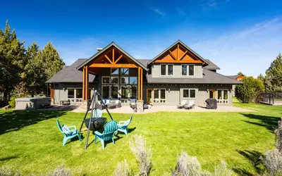 Family-Friendly Dara Oaks Home with Private Hot Tub and BBQ on the Deck