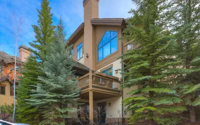 4BR+Den Townhome, Walk to lift, Private hot tub