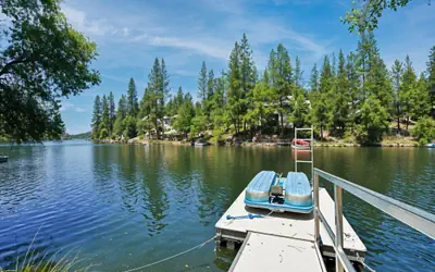 The Big Easy - Lakefront Only 1 mile to Popular Marina Beach!