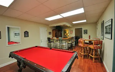 Yosemite Villa - Only 0.3 Miles from Lake Lodge Beach and Playground