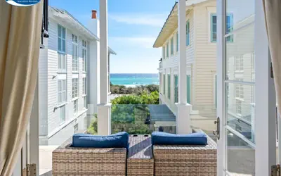 Bella Vita | 2132 E Co Hwy 30A