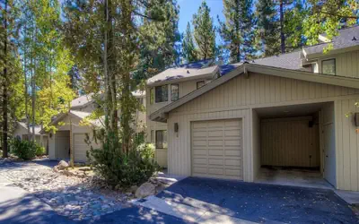 IVC0817 - Ski Lake Lodge