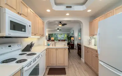 323 Bella Lago Condo: Pool, Spa & Walk to Beach