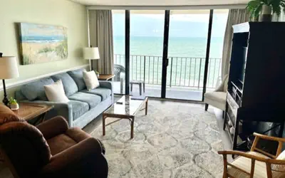 ROYAL GARDEN RESORT 815