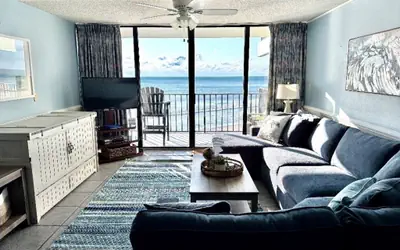 ROYAL GARDEN RESORT 212