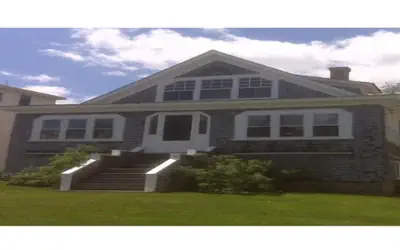 Cozy Cottage by the Sea