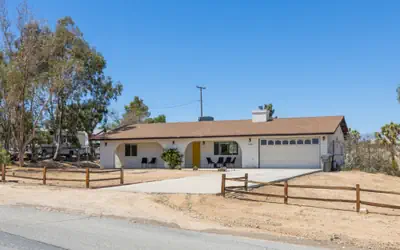 Horseshoe House - Hot Tub, BBQ and Fire Pit!