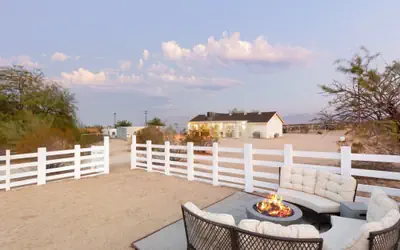 Golden Desert Ranch - Hot Tub, Fire Pit and BBQ!
