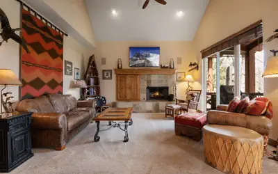 Midway 4 Bedroom 4.5 Bathroom golf course Luxury Turnberry 23