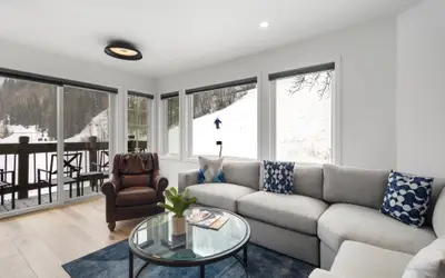 Sunny Condo, Box Canyon Views, Pool & Hot Tub