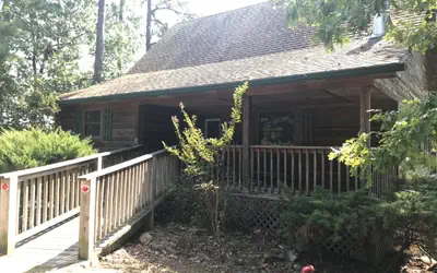 C11 - Lake view two bedroom, two bath Harbor North luxuryloft cottage with private hot tub overlooking Lake Ouachita