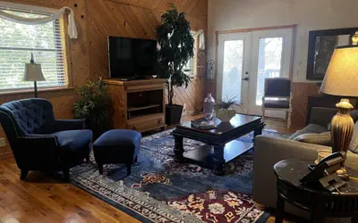 C18 - Lake view two bedroom, two bath loft,  log-sided cottage with private hot tub overlooking Lake Ouachita