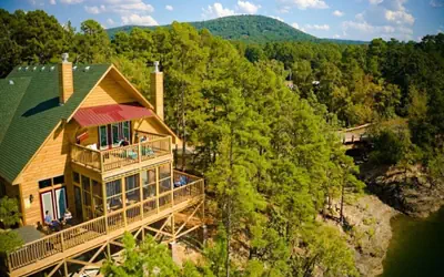 Mountain Harbor four Bedroom cottage on the lake