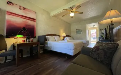 GR12 - Mountain Harbor King Guest Room on Lake Ouachita