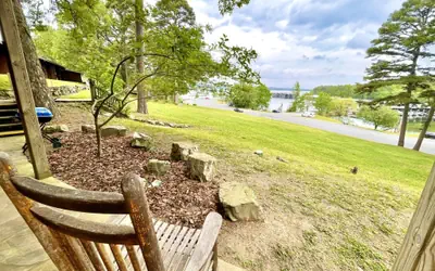 Mountain Harbor Queen Guest Room on Lake Ouachita
