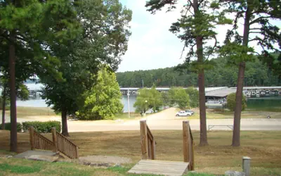 Mountain Harbor Queen Guest Room on Lake Ouachita