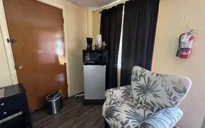 Joplin Inn King Guest Room