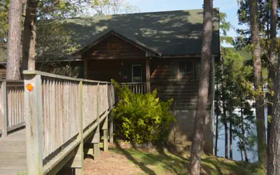 C14 - Two bedroom, two bath, log-sided, luxury Harbor North cottage overlooking Lake Ouachita
