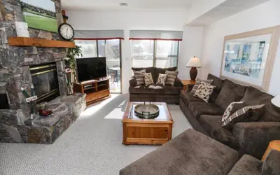 Seven Springs Stonegate 2 Bedroom Deluxe Condo, Ski-In/Out, Sleeps 8!