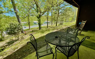 SU1 - King Studio with king bed, dining area, sleeper sofa and view of Lake Ouachita