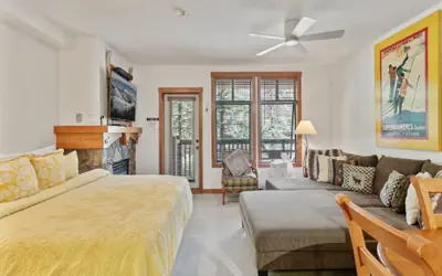 1106 - Studio Standard Eagle Springs West