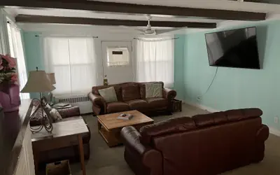 Historic Beach Side Getaway - Pet friendly, WiFi