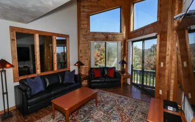 Seven Springs 3 BR + Loft Condo, Walk to Slopes!