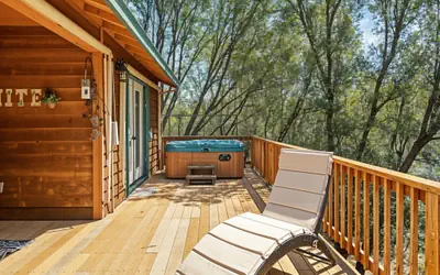 The Nut House - Lovely Home with Hot Tub