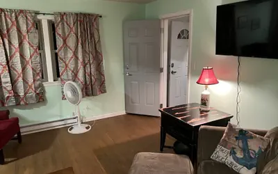 Boat House Ground Floor #2 - 1 BR WaterFront, Wifi