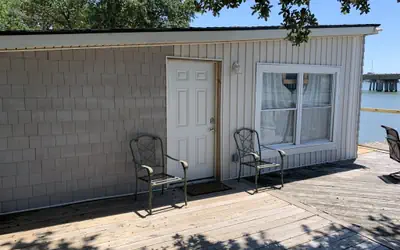 The Boat House - Water Front, WiFi, Pet Friendly