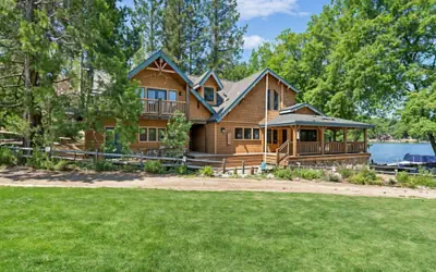 Lakefront Home with Private Beach in Groveland, CA