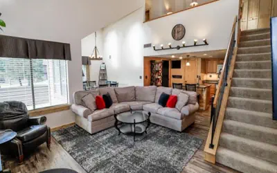 Seven Springs 2 BR Premium Condo, Walk to Slopes