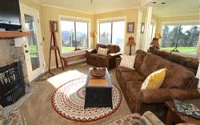 Seven Springs 1 Bedroom Premium Condo, Walking Distance to Slopes